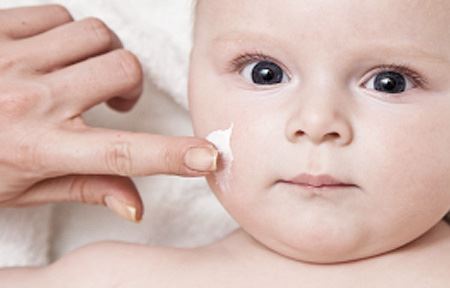 《儿童特应性皮炎（婴儿湿疹）的日常家庭护理》